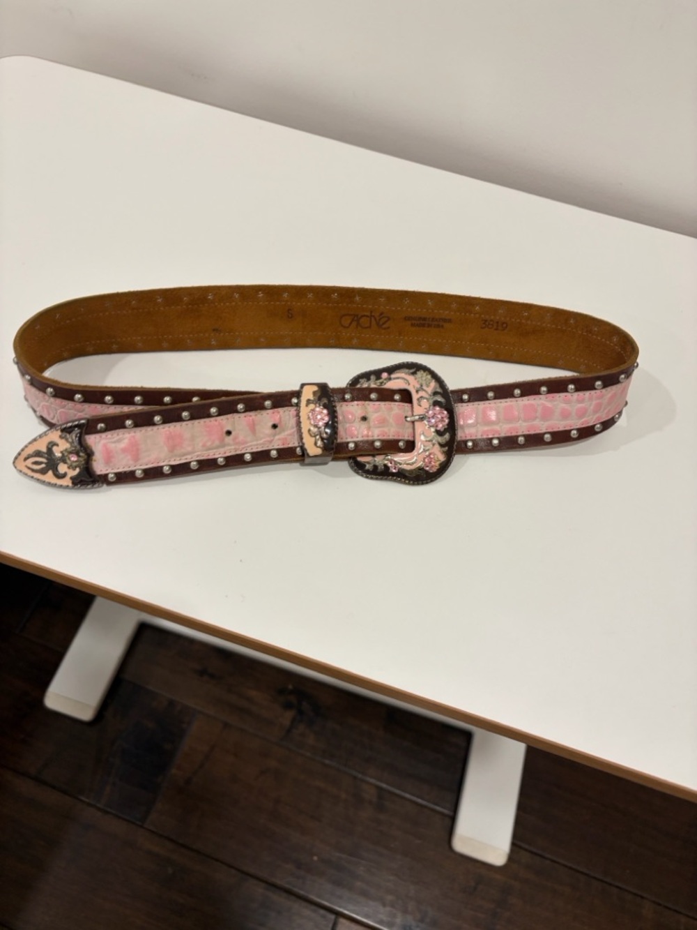Cache Vintage Studded Rhinestone Pink Women's Belt with Decorative Tip.